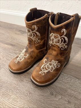 Shyanne Tan/Brown Girls' Embroidered Western Boots